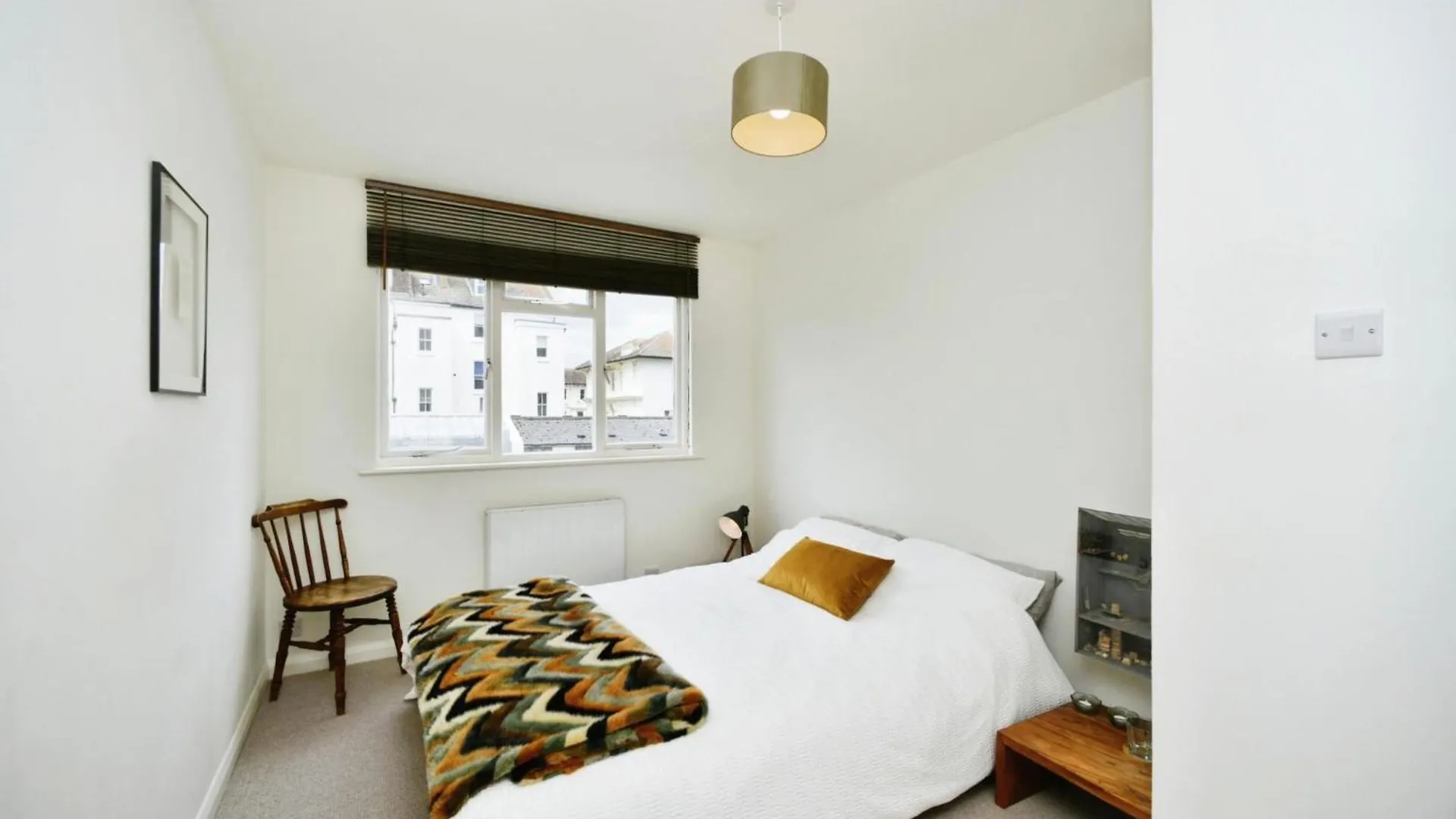 Sunny Seaside Sanctuary - Two Bedroom Apartment Brighton