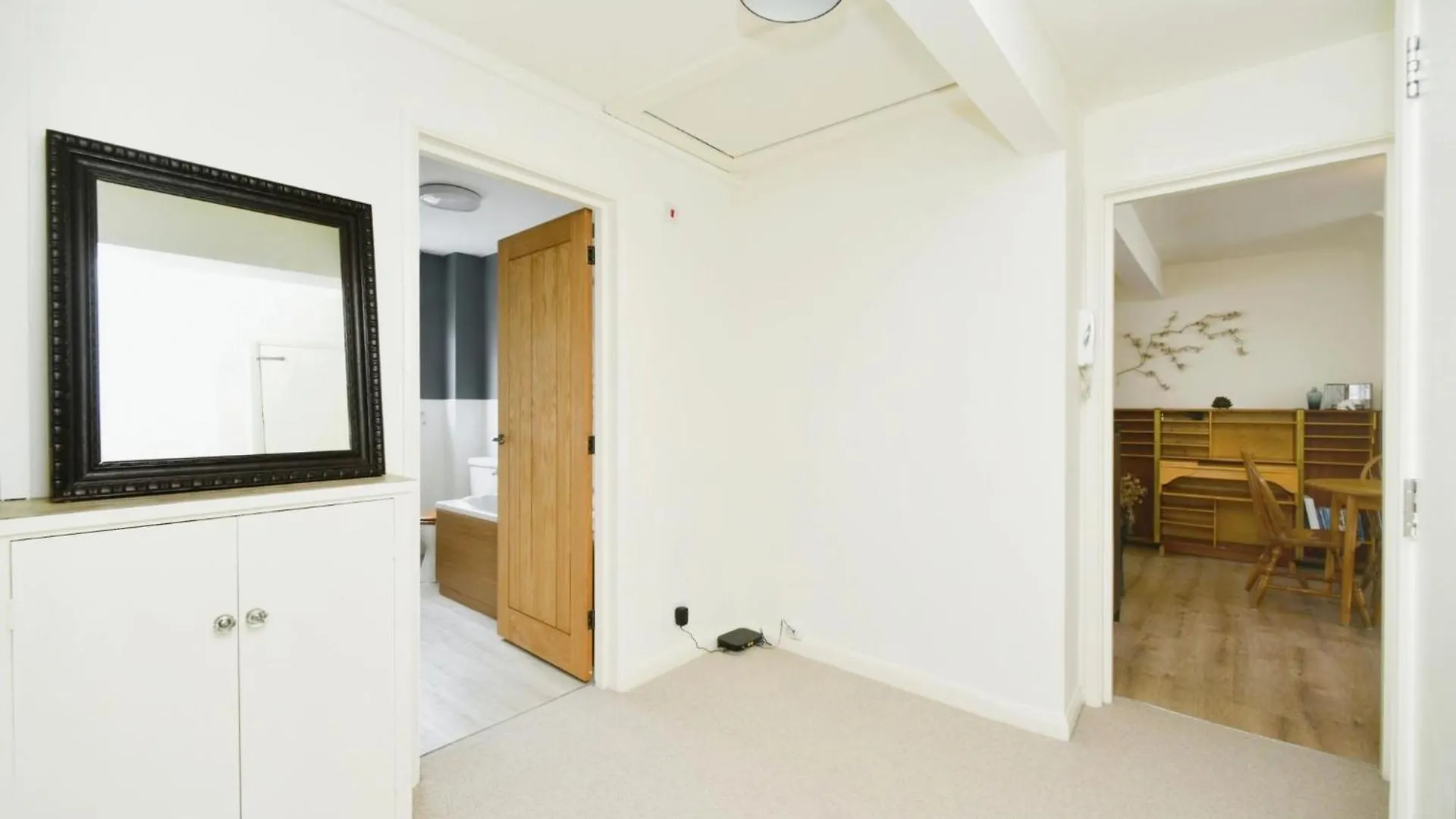 Sunny Seaside Sanctuary - Two Bedroom Apartment Brighton