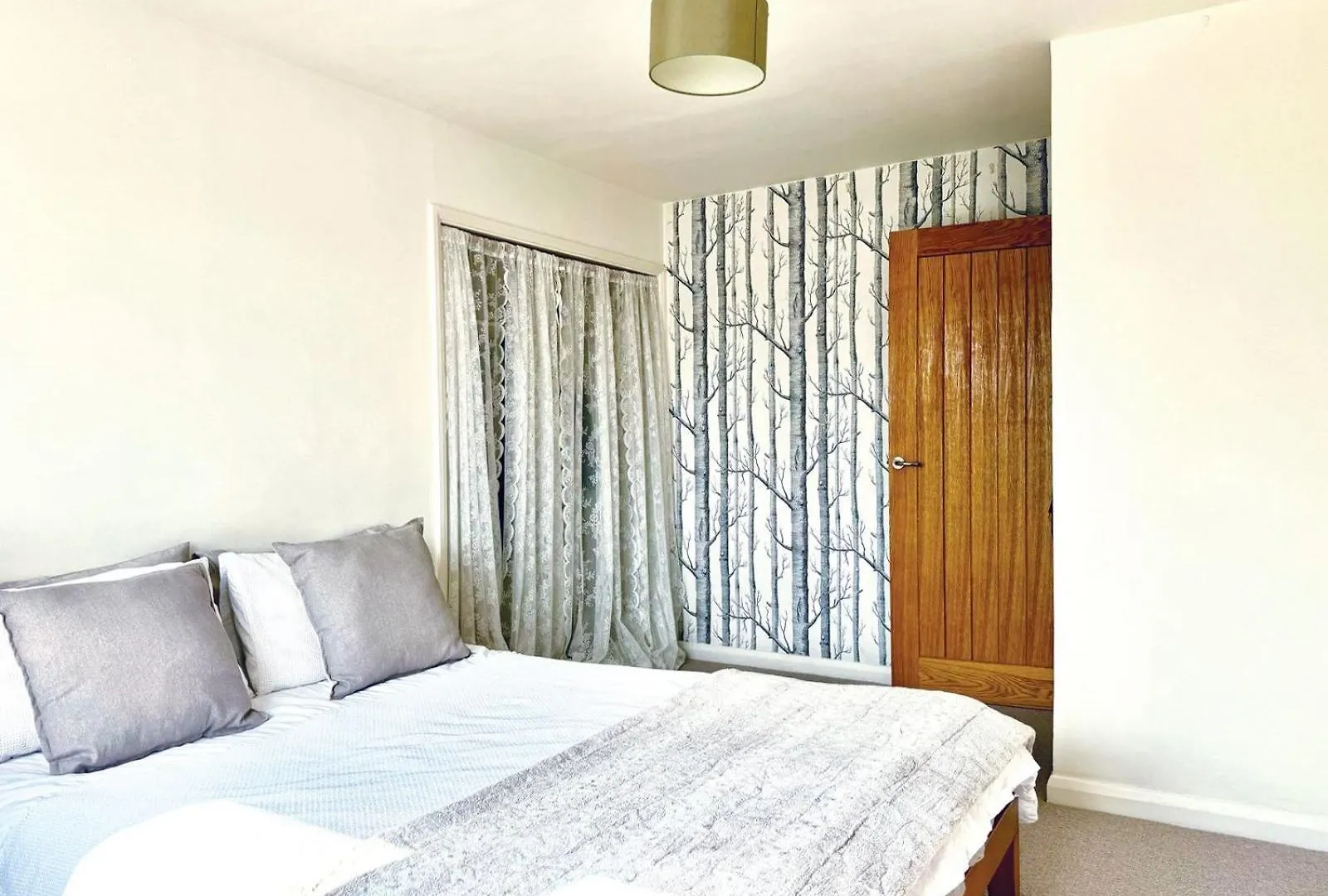 Sunny Seaside Sanctuary - Two Bedroom Apartment Брайтонн