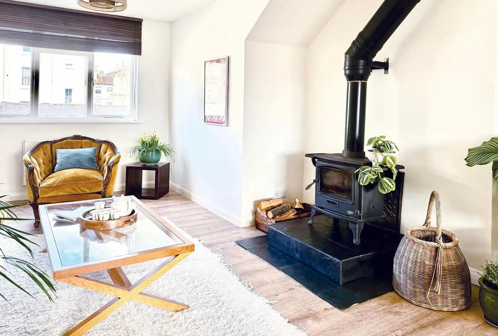 Sunny Seaside Sanctuary - Two Bedroom Apartment Brighton